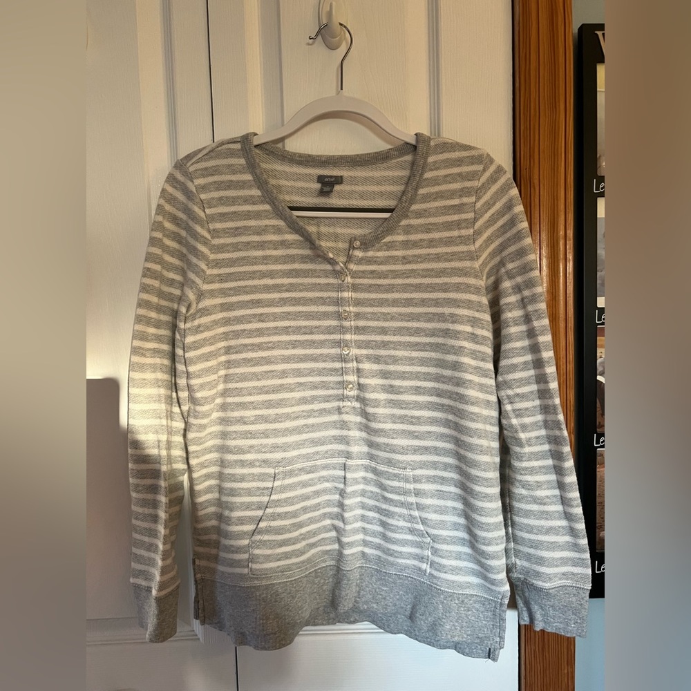 Medium Aerie gray and white aerie sweater